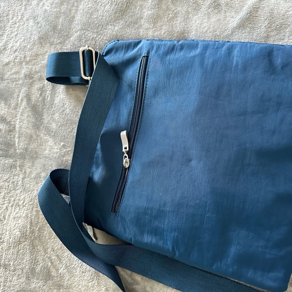 Blue Baggallini cross body bag.  Perfect - Picture 3 of 4